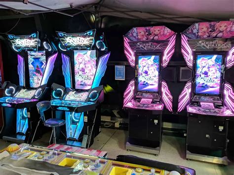 Sound Voltex: Tyylikäs Neon-tähtiä ja Mahtavia 240BPM Biittejä!